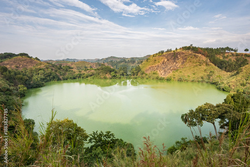 Tableau sur toile Polluted volcanic crater lake with algae bloom in Uganda