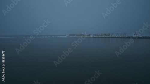 Wallpaper Mural 陰鬱な冬の海 Torontodigital.ca