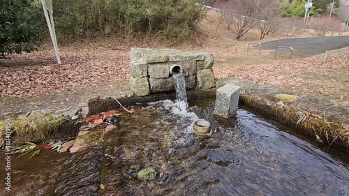 群馬県青木湖　みかげ原展望地の湧水