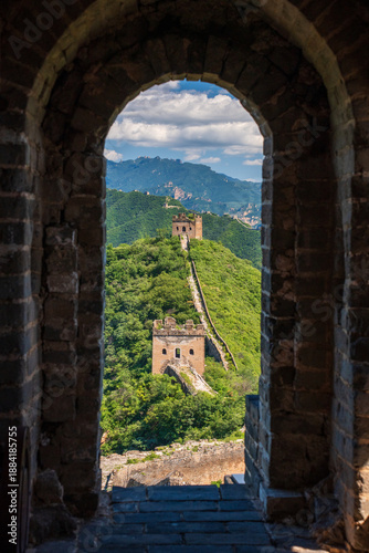 Foto Panoramic view of the Great Wall of China in the mountains