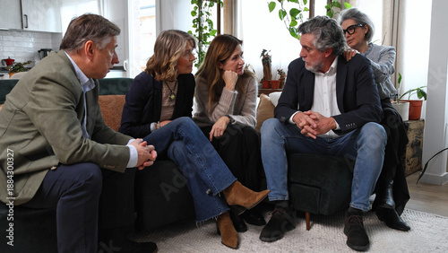 Canvas Print Mature friends dialoguing, supporting each other in living room