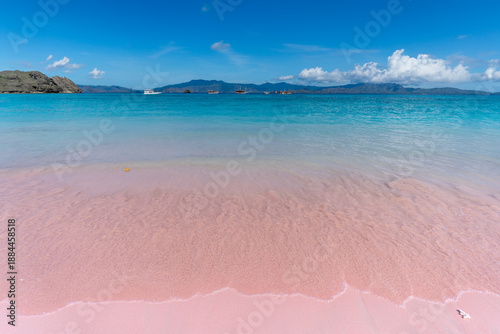 Konstfotografi Pink beach on Komodo Island where soft blush sands blend with turquoise waters under a vivid sky in Indonesia’s paradise