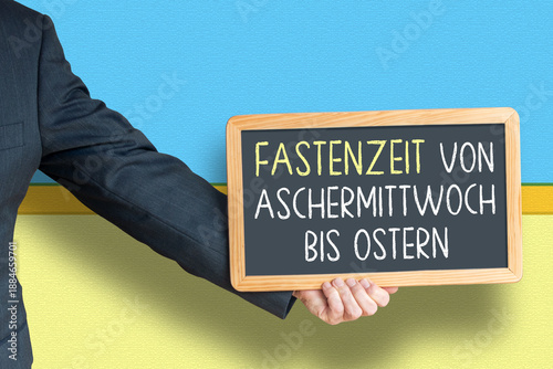 Kreidetafel in der Hand: Fastenzeit, Von Aschermittwoch bis Ostern