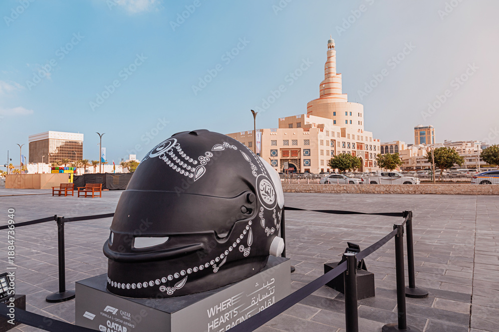 Obraz premium 30 November 2025, Doha, Qatar: Giant Formula 1 racing helmet sculpture featuring traditional arabesque designs, promoting the Qatar Grand Prix event