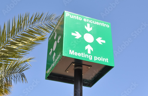 Meeting point sign