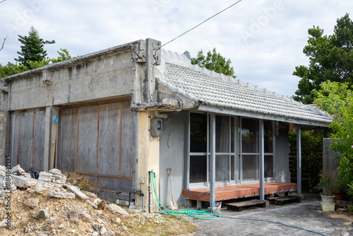 Wallpaper Mural 日本の沖縄県の古くてとても美しい建物 Torontodigital.ca