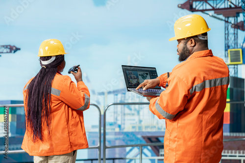 Canvas-taulu Exploration professional on drilling barge uses laptop to study geological maps for fossil fuel deposits