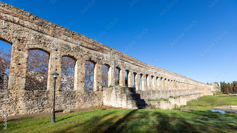 Obraz premium San Lazaro Roman Aqueduct in Merida Spain ESP