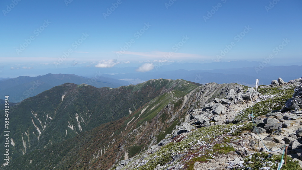 Fototapeta premium Autumn Hiking Scenery at Mount Kisokomagatake: Vibrant Fall Colors on Kisokomagatake Trail in the Japanese Alps, Japan