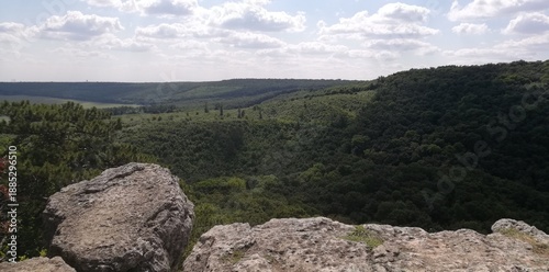 Bilde på lerret Scenic cliff view over rolling forest hills