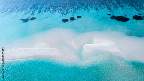 Canvastavla Aerial view with crystal clear with summer lagoon ripples in the sand at low tid