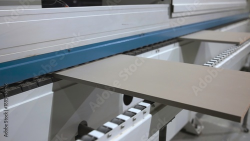 Εκτύπωση καμβά Precisionguided Conveyor Directs MDF Sheets Into Processing Machinery Seamlessly And Efficiently