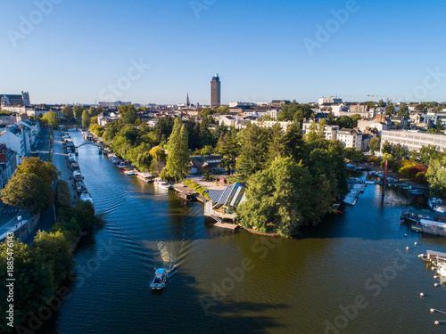 Картината върху платно ville de Nantes, l'île de Versailles et les bords de l'Erdre