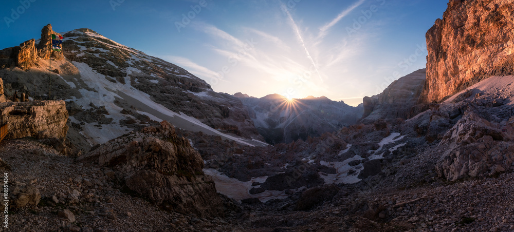 Fototapeta premium sunset in the mountains