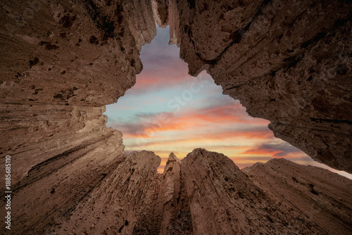 Quadro su tela Looking up from within a Moon Cave crevasse at Cathedral Gorge State Park in Nev