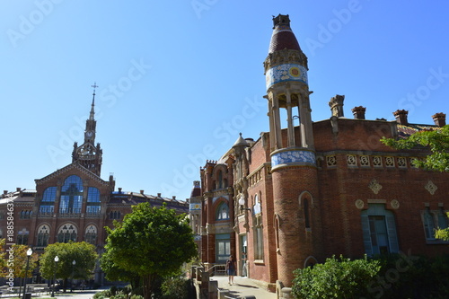 Wallpaper Mural Hospital de Sant Pau i la Santa Creu em Barcelona na Espanha Torontodigital.ca