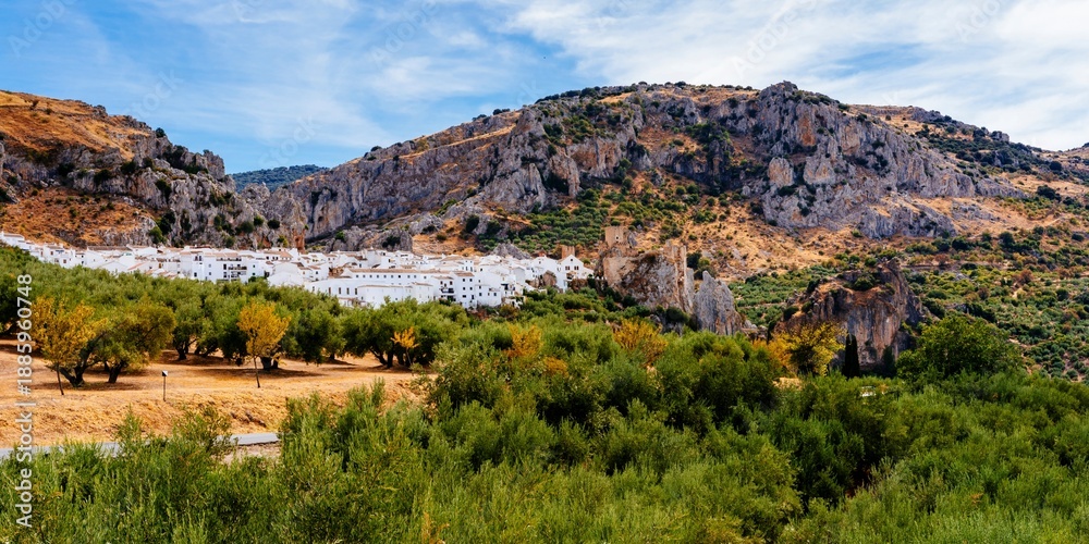 Obraz premium View of the town of Zuheros, Córdoba, Andalucía, Spain, Europe