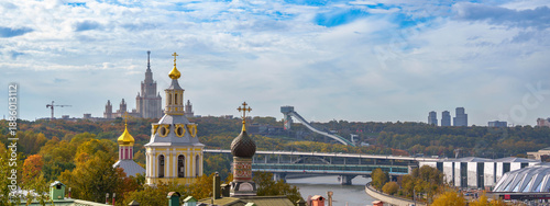 Canvas Print Panoramic view of Moscow with Orthodox church, river and city skyline