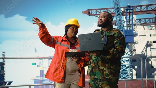 Bilde på lerret Military personnel on offshore rig for counter terrorism purposes monitoring operations with laptop