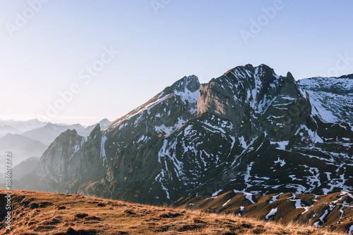 Fotografie Majestätische Berglandschaft der Schweizer Alpen bei Sonnenuntergang, Alpstein,