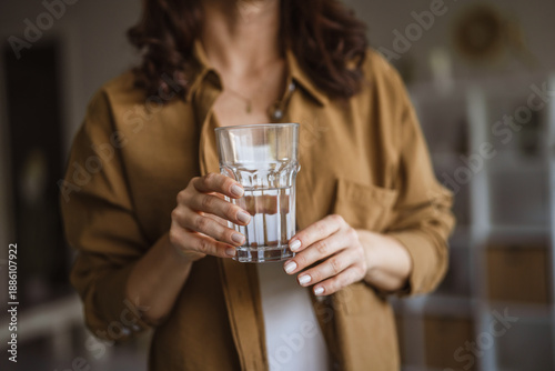 Tableau sur toile Woman holding glass of water for hydration