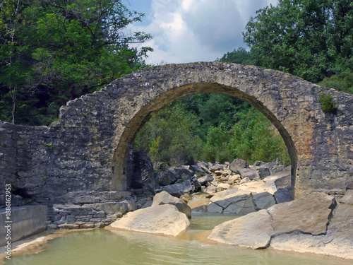 Puente Romano rio Ara