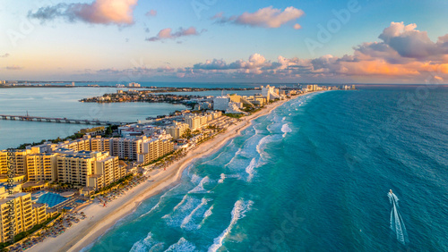 Fotografija Breathtaking Aerial View of Turquoise Ocean Waves Crashing Along the Pristine Sa