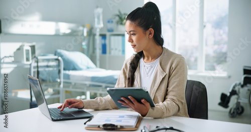 Billede på lærred Receptionist, laptop and tablet with woman in hospital for medical files, doctor letter and researcher