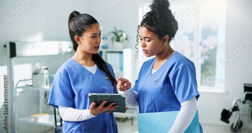 Fotografie Nurses, women and planning with tablet in clinic for training, research and teamwork or management