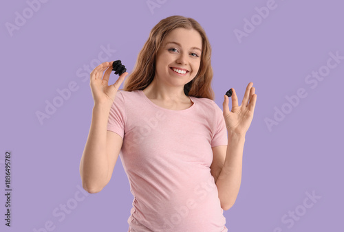 Happy young pregnant woman ...