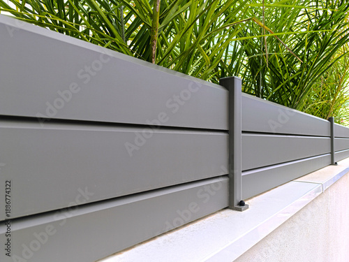 Modèle de clôture en aluminium