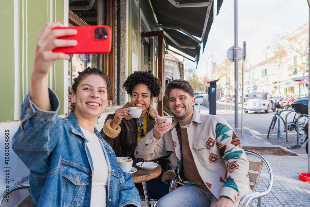 Obraz premium Diverse friends taking selfie enjoying coffee at outdoor cafe