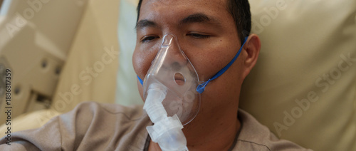 Φωτογραφία Patients using ventilators; patients using portable oxygen machines in hospitals; patients with respiratory problems; portable oxygen concentrators or oxygen generators