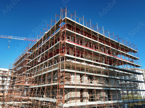 Foto Aerial view of a construction site with a reinforced concrete structure under construction