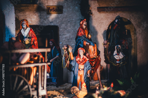 Foto Three Wise Men Journeying to Bethlehem Nativity Scene, Biblical Magi Figures wit