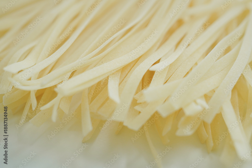Obraz premium グルテンフリーで作られたフェットゥチーネ・パスタ