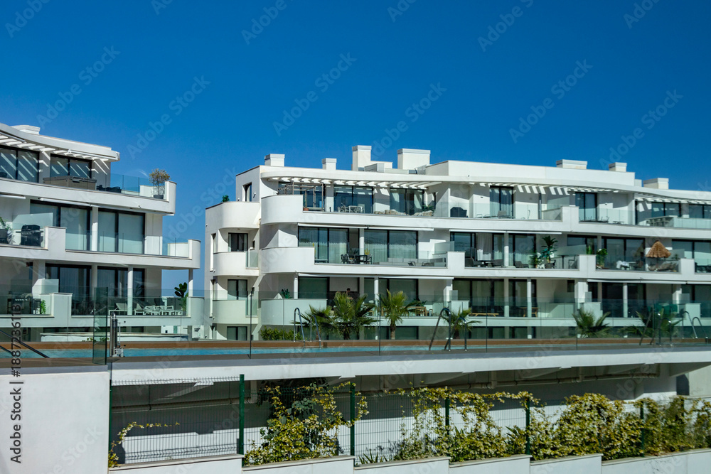 Obraz premium Appartements dans un immeuble moderne pour achat ou vente