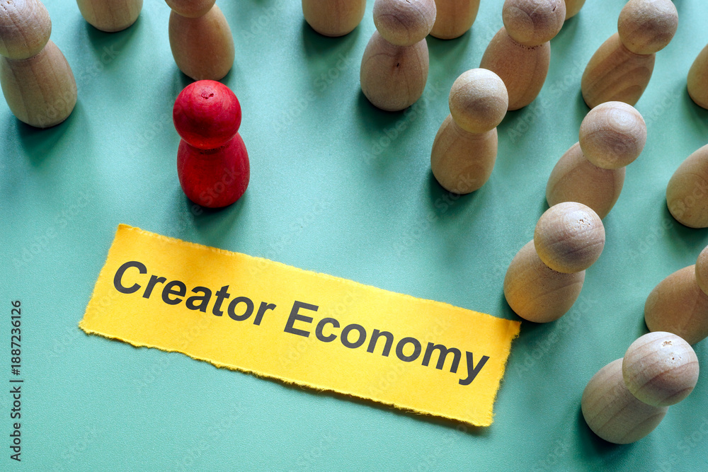 Naklejka premium Creator economy with figurines. Independent monetization.