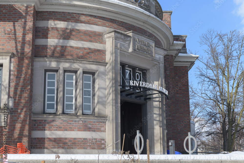 Obraz premium exterior of Toronto Public Library - Riverdale Branch at 370 Broadview Av
