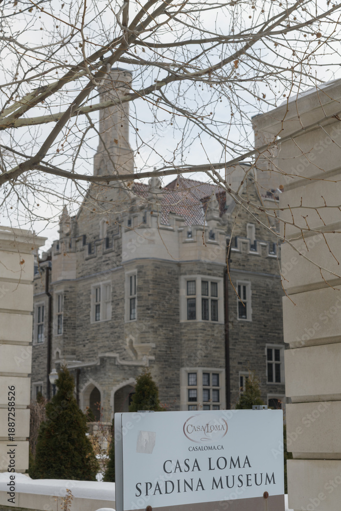 Fototapeta premium exterior of Casa Loma, a Gothic Revival mansion in Toronto, designed by E.J. Lennox for Sir Henry Pellatt, built 1911–1914 as an opulent private residence; located at 1 Austin Terrace