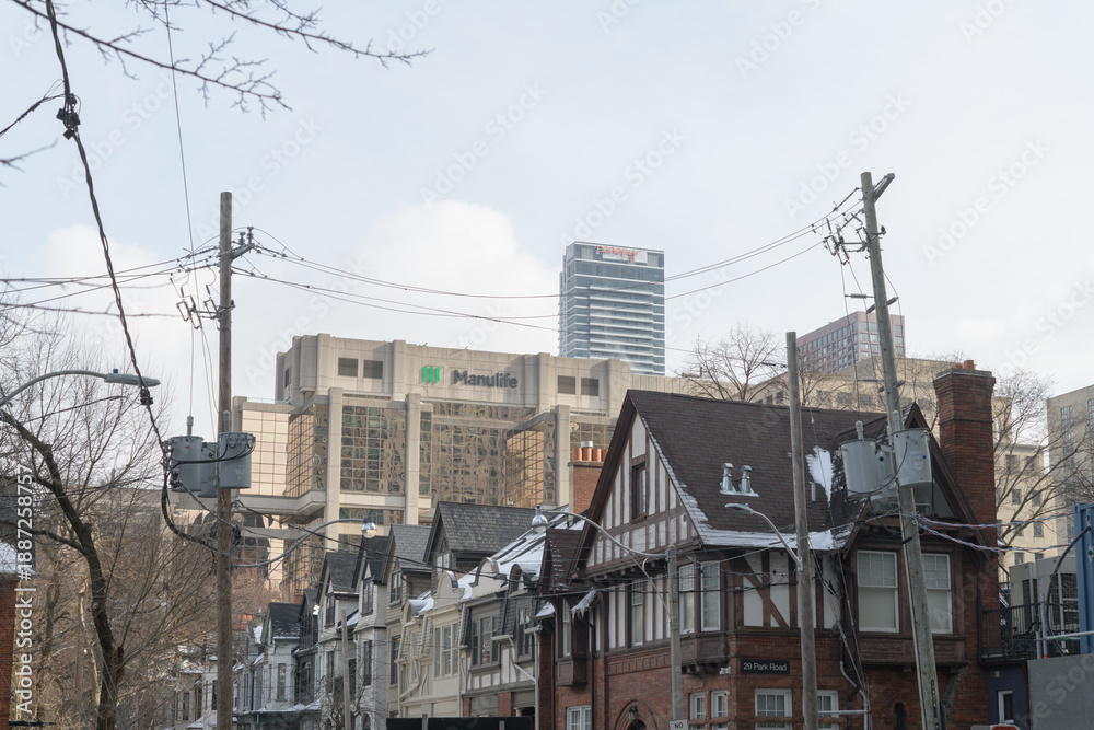 Naklejka premium historic houses on Collier St and Park Rd with view of Manulife Financial sign, Toronto