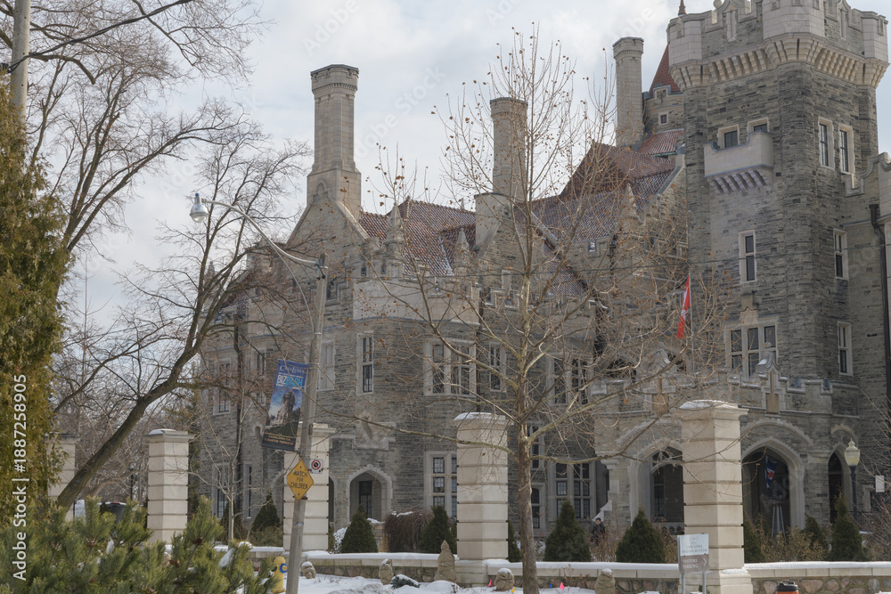 Fototapeta premium exterior of Casa Loma, a Gothic Revival mansion in Toronto, designed by E.J. Lennox for Sir Henry Pellatt, built 1911–1914 as an opulent private residence; located at 1 Austin Terrace