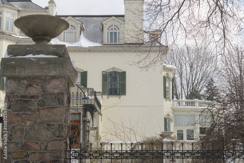Fototapeta premium profile view of Spadina Museum at 285 Spadina Rd, Toronto