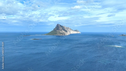 Wallpaper Mural survol de golfo Aranci près d'Olbia en Sardaigne	
 Torontodigital.ca