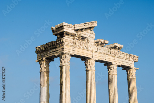 Tableau sur toile Ancient Greek Temple of Apollo in Side, Turkey with Clear Blue Sky