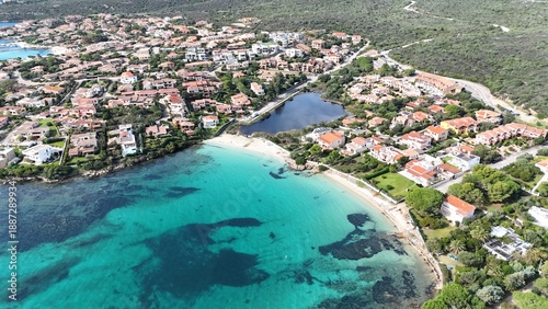 Wallpaper Mural survol de golfo Aranci près d'Olbia en Sardaigne	
 Torontodigital.ca