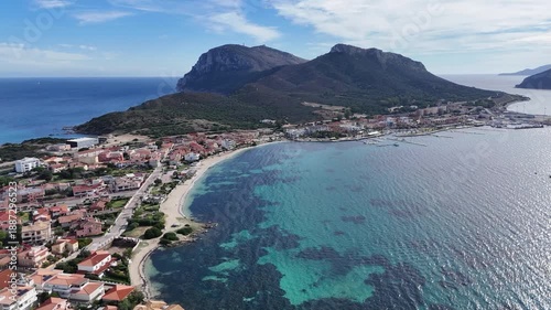 Wallpaper Mural survol de golfo Aranci près d'Olbia en Sardaigne Torontodigital.ca