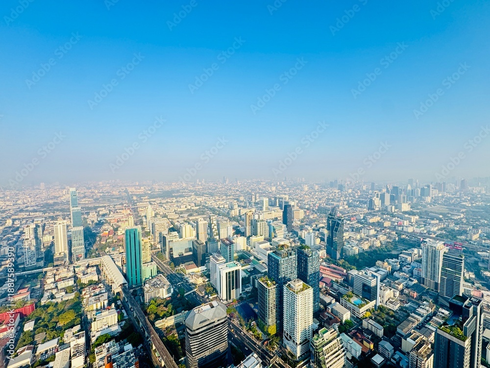 Fototapeta premium Bangkok กรุงเทพมหานคร อมรรัตนโกสินทร์ มหินทรายุธยา มหาดิลกภพ นพรัตนราชธานีบูรีรมย์ อุดมราชนิเวศน์มหาสถาน อมรพิมานอวตารสถิต สักกะทัตติยวิษณุกรรมประสิทธิ์