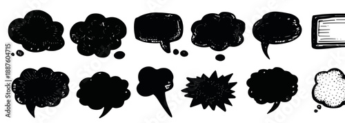 Illustrazione vettoriale di fumetti neri disegnati a mano, forme di dialogo e nuvolette di pensiero su sfondo bianco.