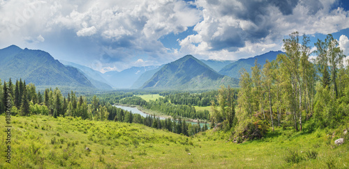 Tableau sur toile Mountain valley with a river, cloudy day, summer travel